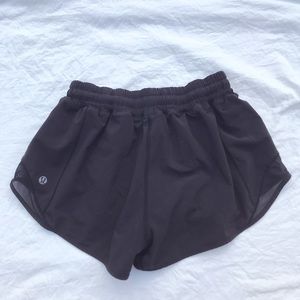 SOLD Lululemon Hotty Hot shorts 2.5”
